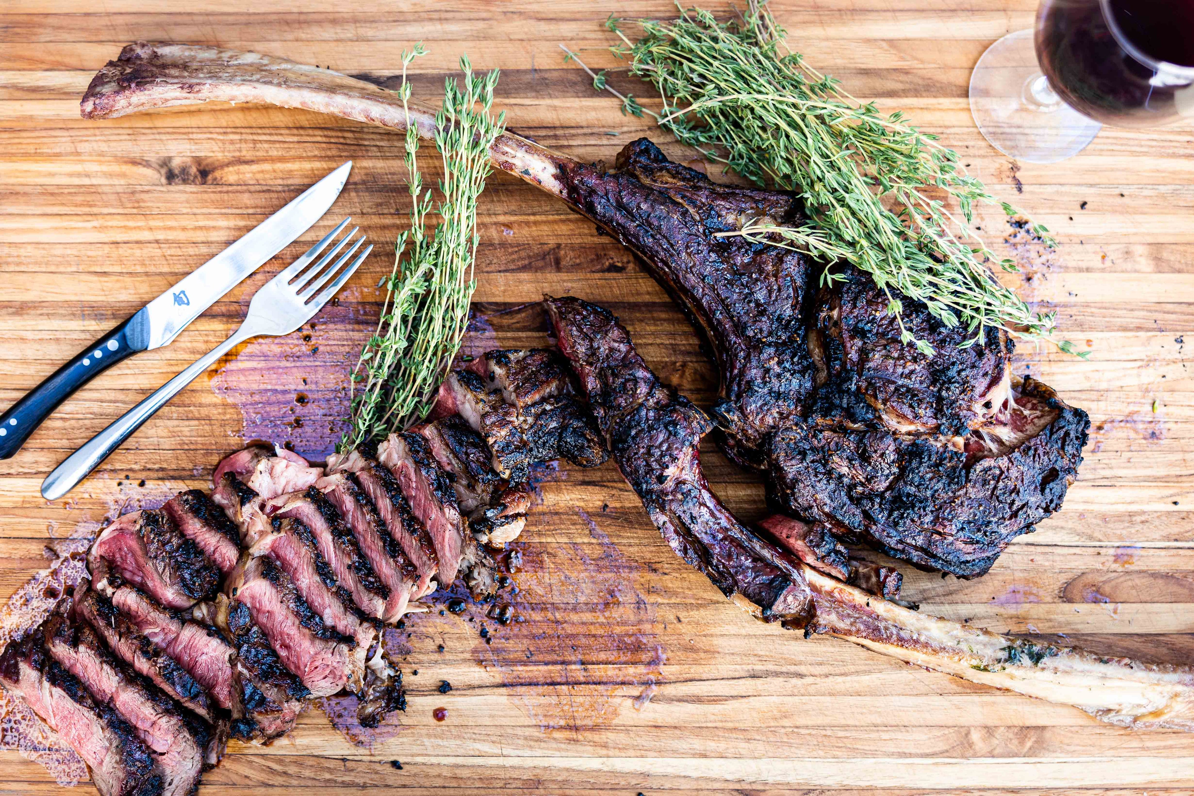 Grilled Tomahawk Steaks: Temperature Tips