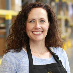 Lori's headshot